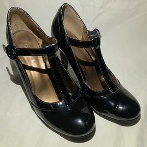 Black patent vintage-pinup-style T straps-wide width